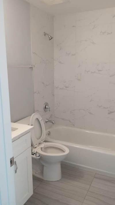 Clean room for rent in quiet condo Main Photo