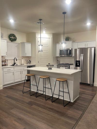Beautiful Southwest Bakersfield! Rooms for rent.  Main Photo