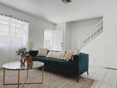  Bedroom Available (Female) ― Montebello Townhouse Main Photo