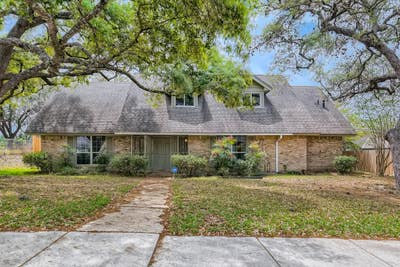Gorgeous San Antonio home with large backyard & co Main Photo