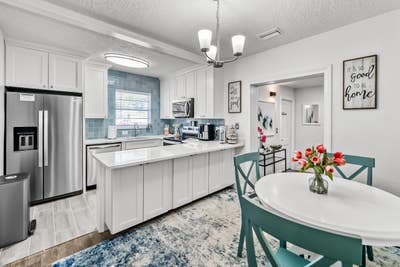Beautiful & newlyrenovated Jacksonville House Main Photo