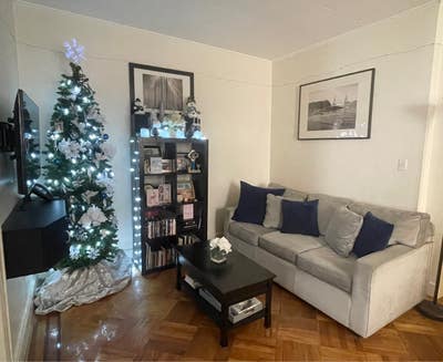 Looking to live with another female in 2 bdrm apt Main Photo