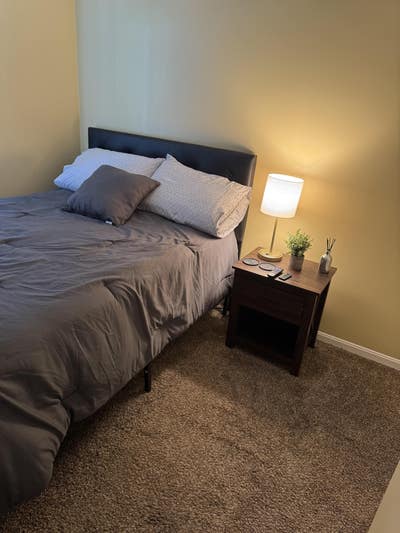 Room across from Largo station  Main Photo