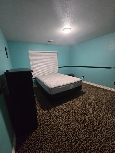 Large Bedroom with Ensuite for Rent Main Photo