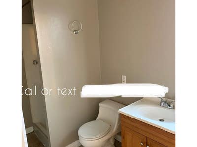 Private room w/own bathroom  Main Photo
