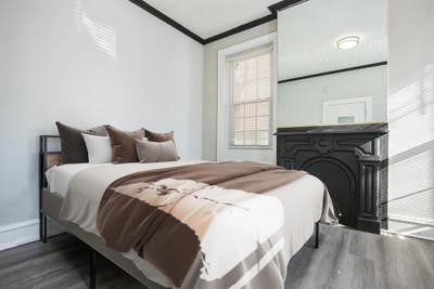 Philadelphia House on Quiet Street. Private Inroom Main Photo
