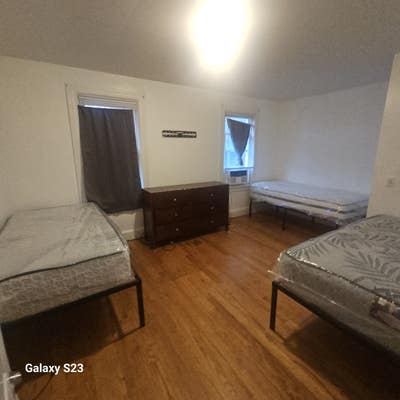 Room for Rent - $200 a Week Main Photo