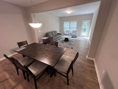Great abode in Charlotte Main Photo