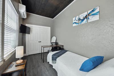 Spacious & Modern Dallas Home With Porch  Only 2 M Main Photo