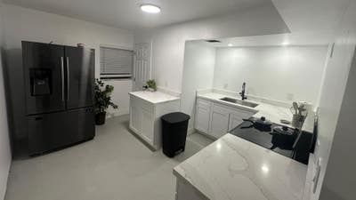 Studios in Hollywood! Main Photo
