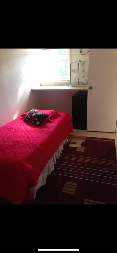 Room in New Hyde Park -Great Area-close to transit Main Photo
