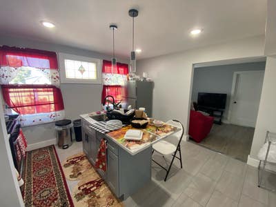 Small room in renovated house Main Photo