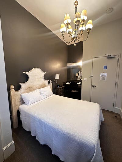 Private Room in Midtown East Main Photo