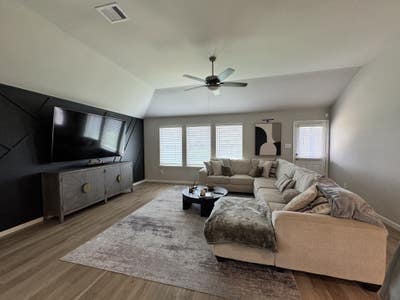 Comfy room in Peaceful Home Main Photo