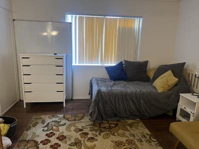 Bedroom w/ private bathroom & 2 large closets. Main Photo