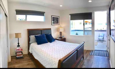 Room for rent in 4-story DT Long Beach townhome! Main Photo