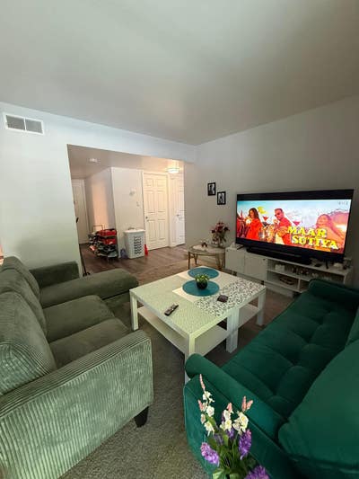 Looking for a neat and clean flatmate Main Photo