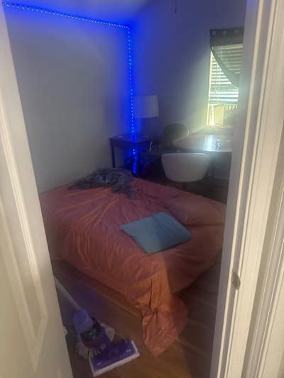 Room for rent Main Photo