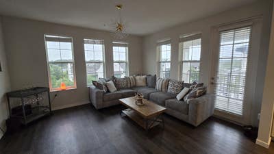 Luxury Apartment Room Available! Main Photo