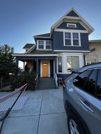Room for rent in beautiful historic home Main Photo