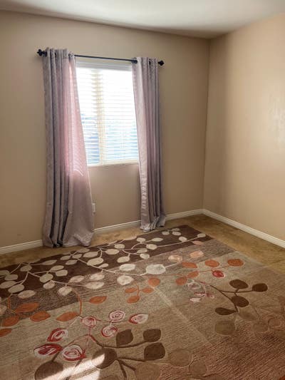 Nice and clean room for rent. Main Photo