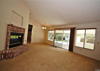 Beautiful 4 bed 2 bath home .. incredible big yard Main Photo