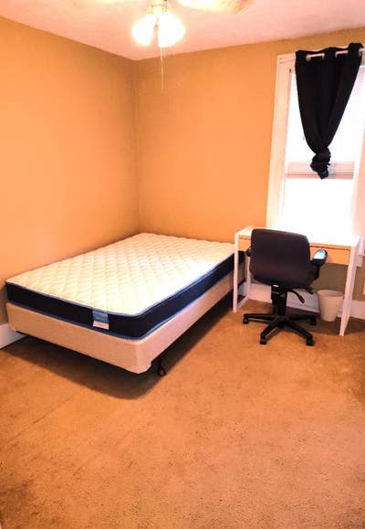 $425 all included Room for Rent  Main Photo