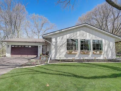 Cozy 1BR 1BA Room in Eden Prairie | Available 0 | Main Photo