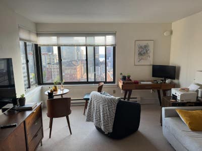 Exceptional High_Floor Condo with Stunning Views  Main Photo