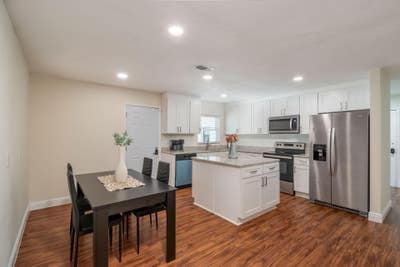 Newly Renovated & Full of Comfort – Your Ocala Ret Main Photo