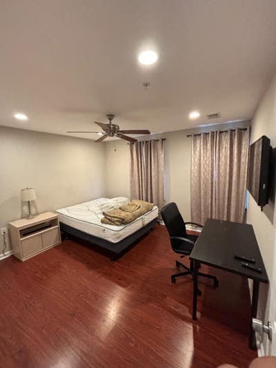 2 Weeks of Free Rent! 1 Bedroom Wprivate Ensuite  Main Photo