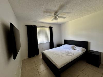 Private Room for Rent in Hollywood Main Photo