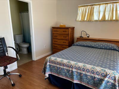 Large Sunny en-suite room  Main Photo