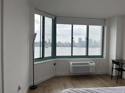 Large One Bedroom | Manhattan View  Main Photo