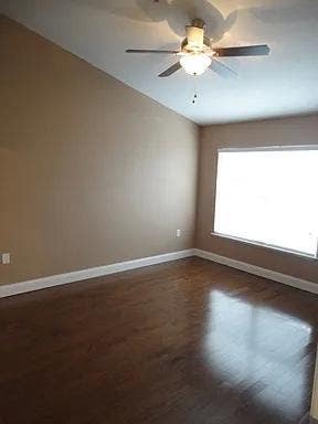 Private Room Available in Townhome Main Photo