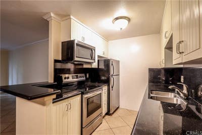 Spacious Room, Great Location, LGBTQ+ friendly Main Photo