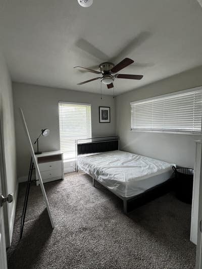 Furnished room Main Photo