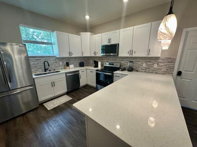  Affordable East Tampa Retreat: Cozy Room with Top Main Photo