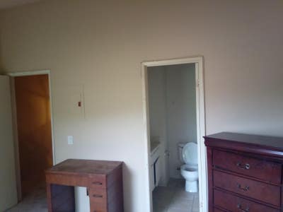 Looking for a roommate  Main Photo