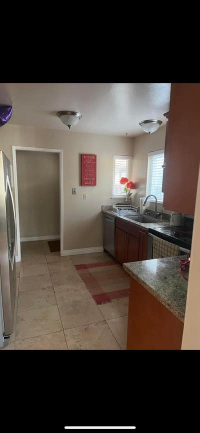 Looking for a roommate  Main Photo