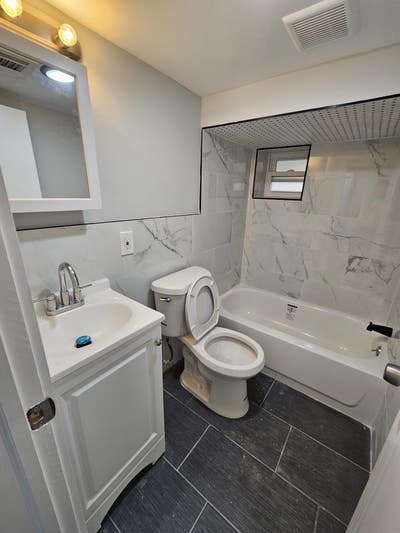 Comfortable room in renovated apartment Main Photo
