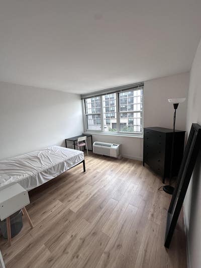 No Fee Furnished 1BR in Luxury Waterfront Bldg Main Photo