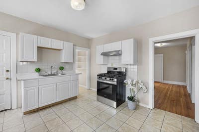 Private Room close to Morton St Commuter Rail Main Photo