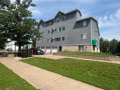 Spacious 4bed 2bath Apartment Main Photo