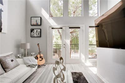 Beautiful condo in the heart of the Knox_Henderson Main Photo