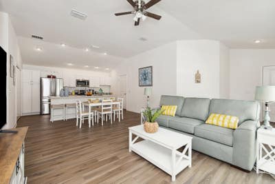 Room for Rent in A New Home In The Village, FL Main Photo