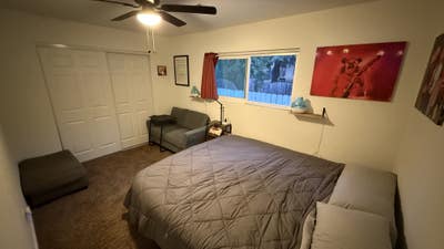 Spare Room, w/ private full bathroom w/tub Main Photo