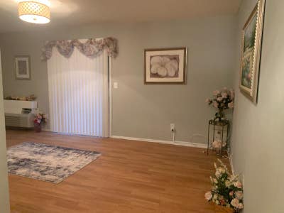 LovelyCentrally located redone 1 Bdrm & Dng Room Main Photo