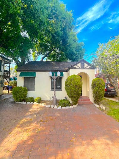 Individual 1 Bed Bungalow Home in Historic Ontario Main Photo