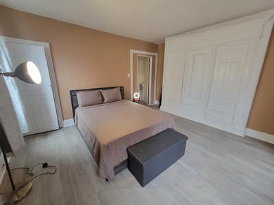 Spacious Germantown room waiting 4 You! Main Photo